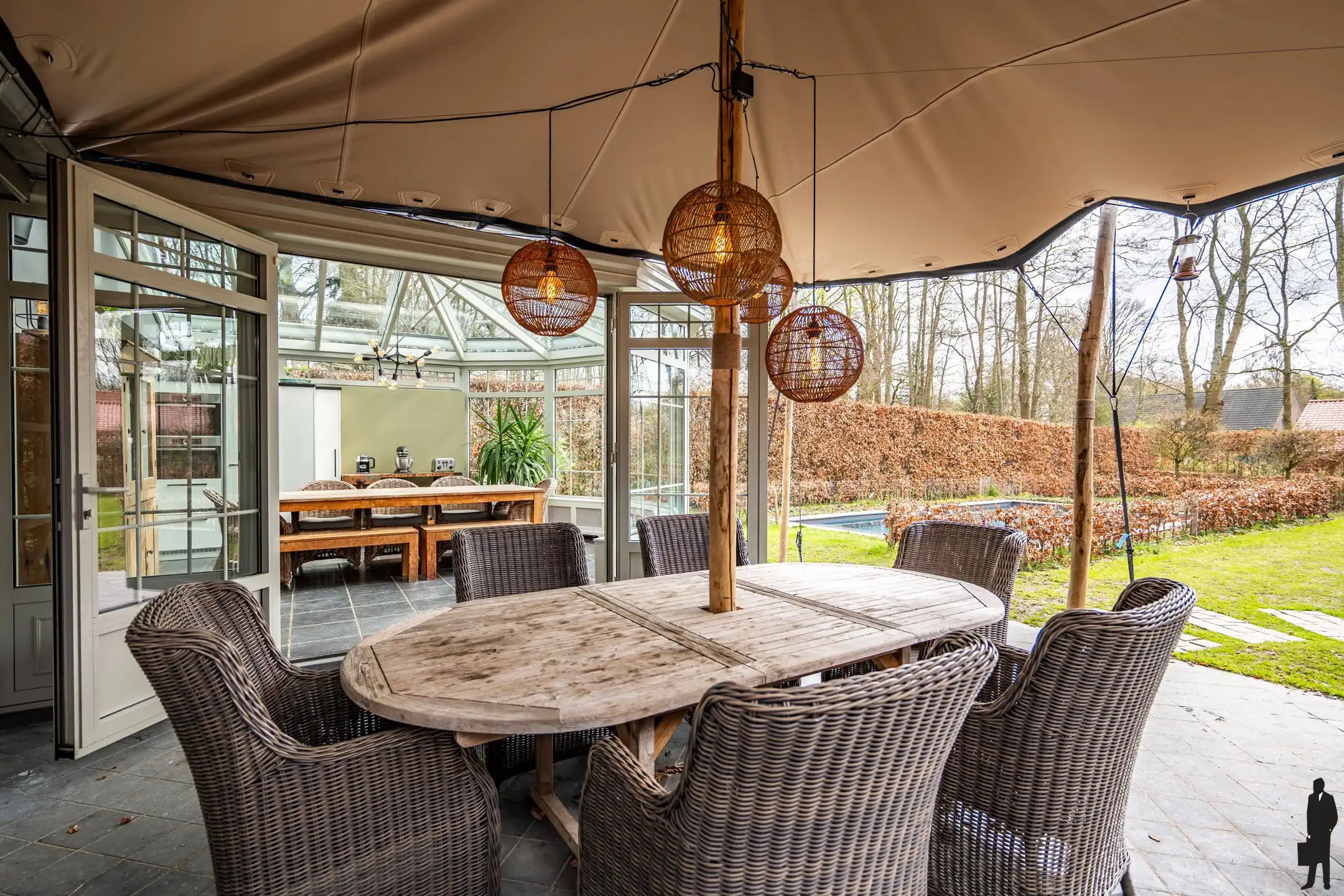 Instapklare woning met bijgebouw, zwembad en zuidtuin! foto 12