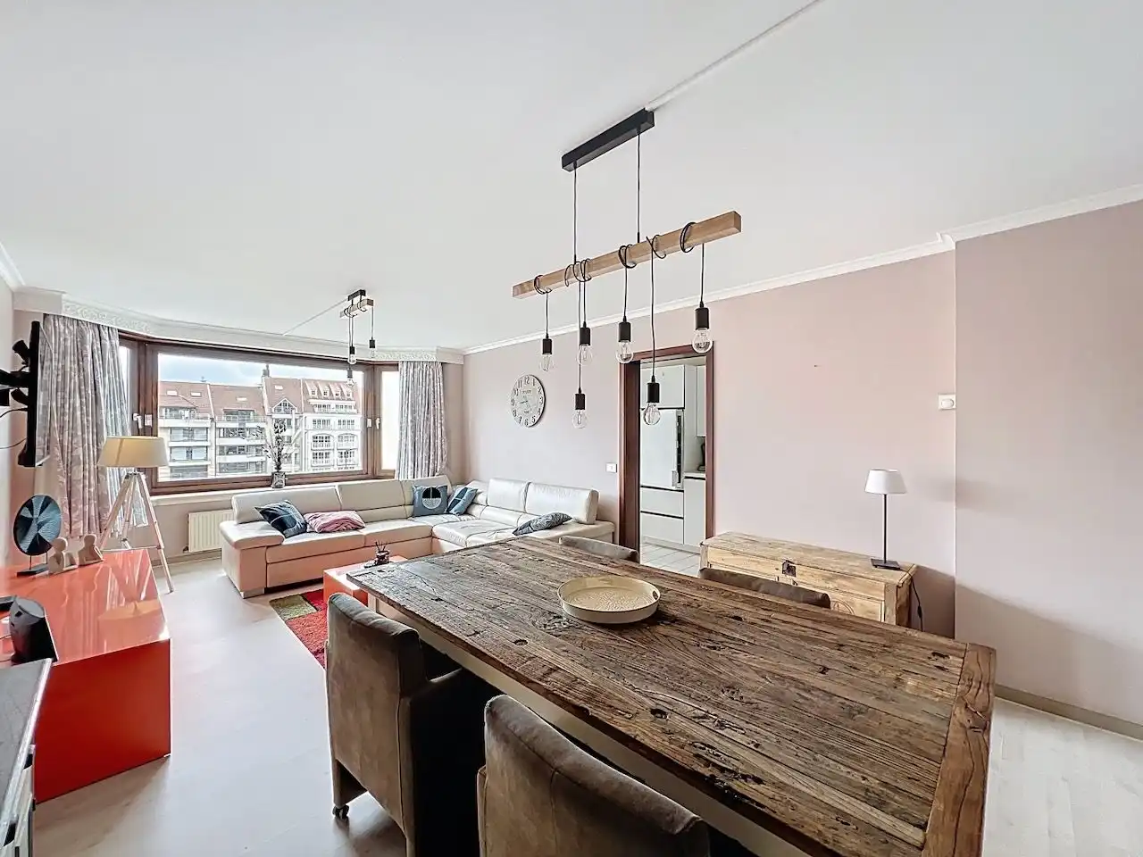 Verzorgd en uitstekend gelegen 2-slaapkamerappartement op de Graaf d’Ursellaan foto 5