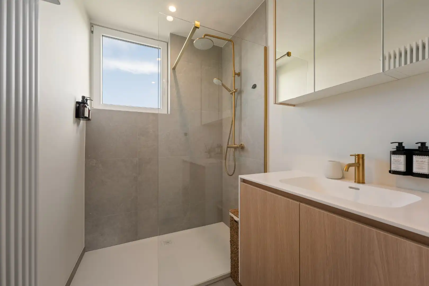 Instapklaar gemeubeld 2-slaapkamerappartement met zeezicht en duinenzicht te Bredene  foto 8