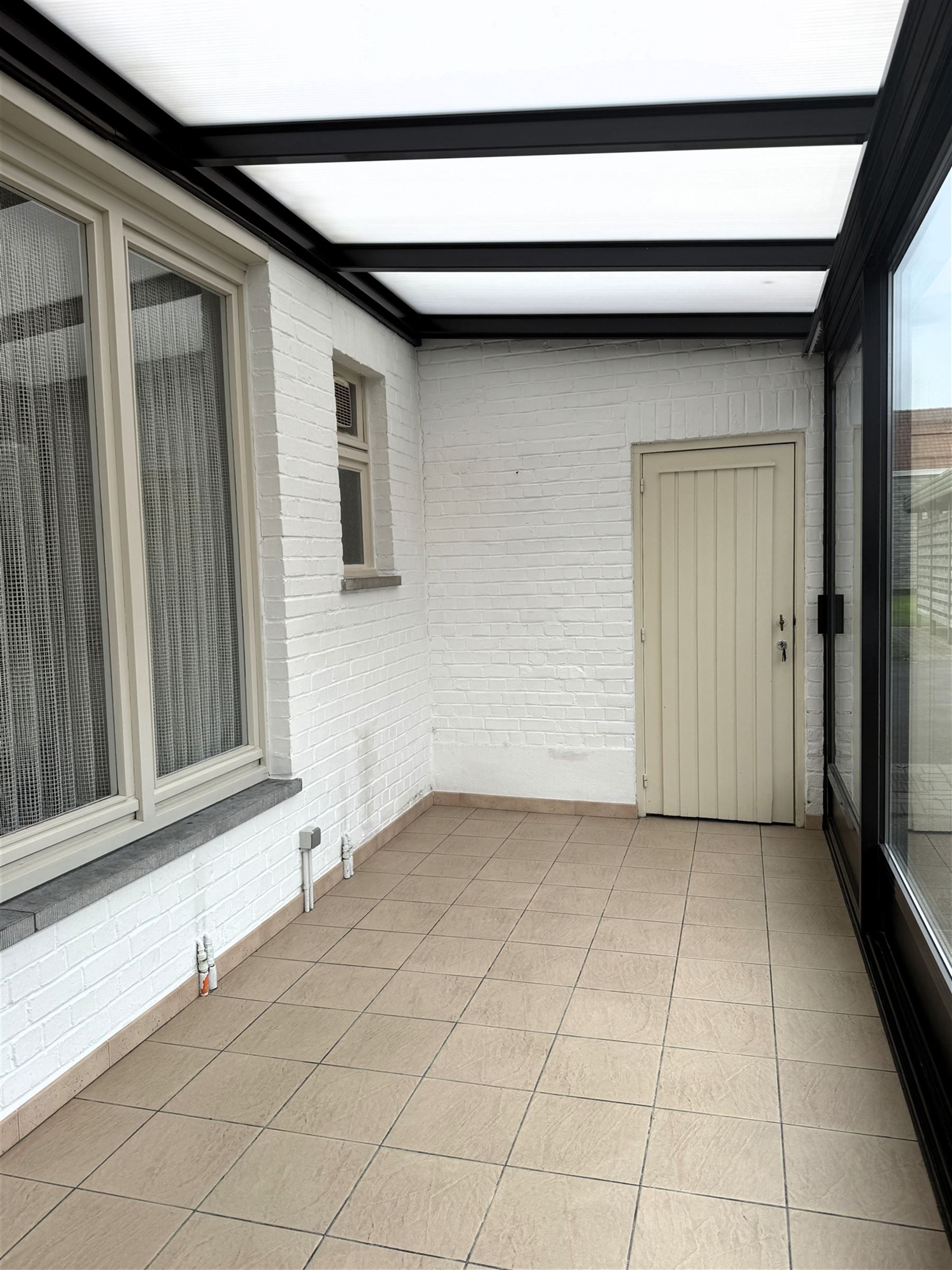 Ruime woning met 3 slaapkamers en grote tuin foto 10