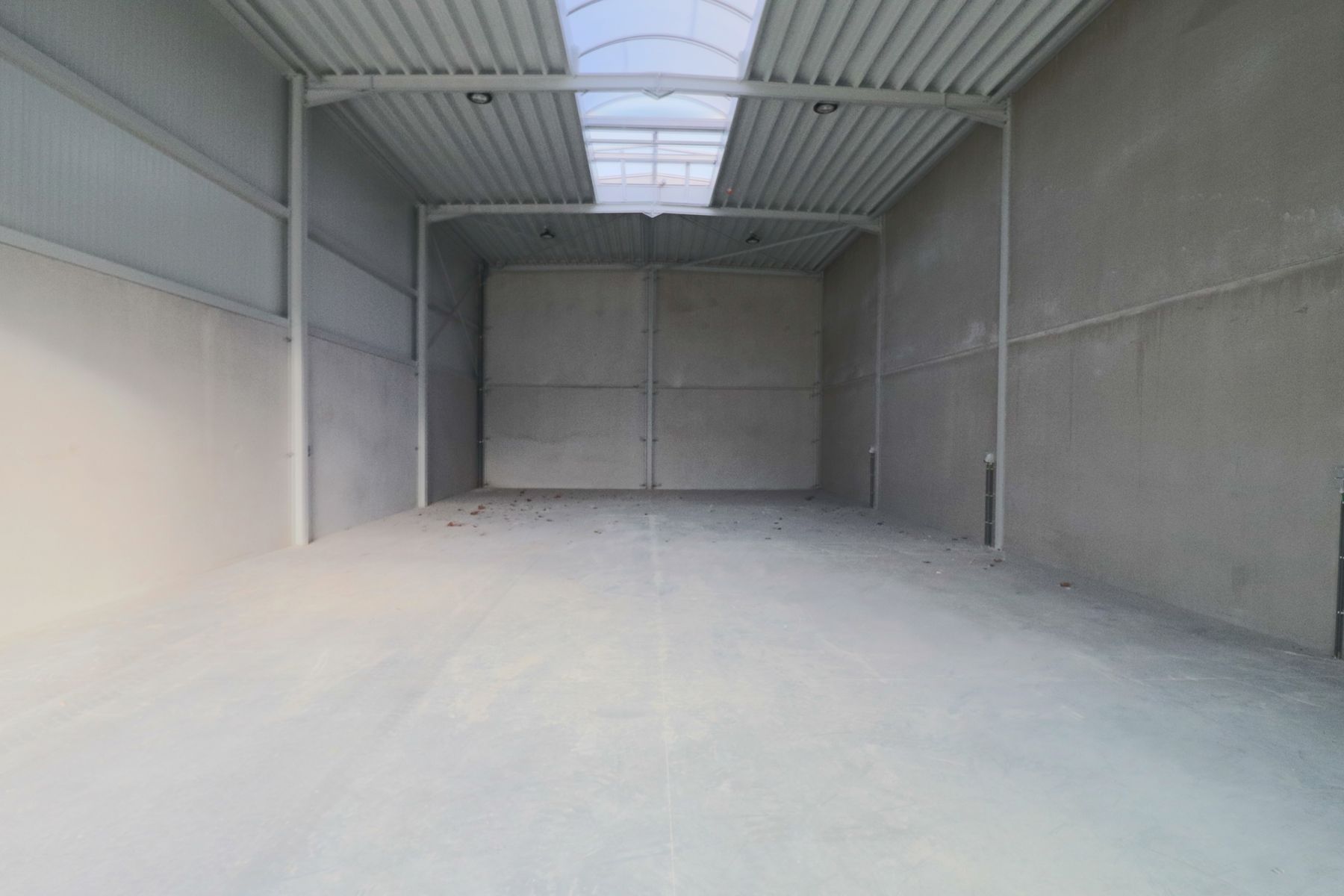 Een nieuwbouw opslag- / bedrijfsruimte van 220 m². foto 3