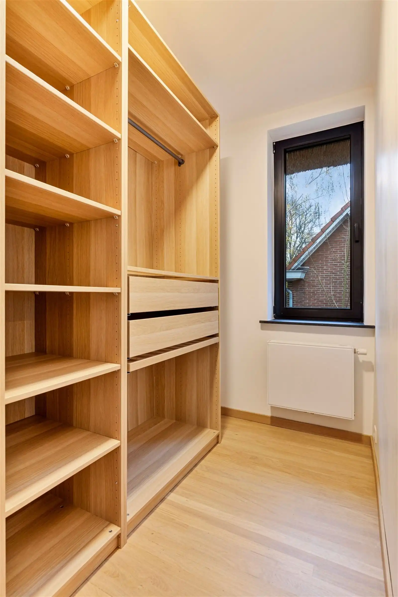 ELSDONK: Rustige, praktische woning met een uitgesproken familiaal karakter. foto 11