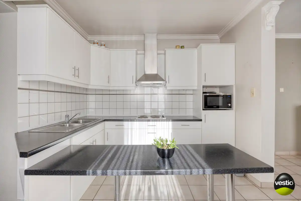 RUSTIG GELEGEN RUIME VRIJSTAANDE WONING MET GROTE TUIN OP 22A49CA TE HOESELT. foto 8