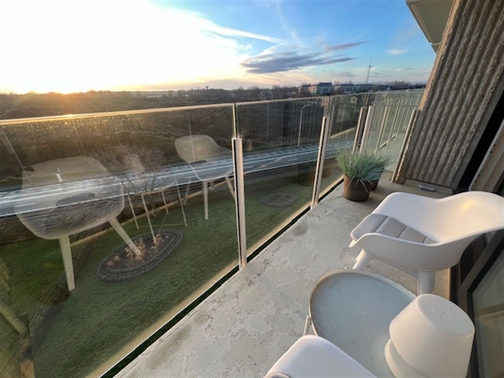 Compleet vernieuwde studio met zicht op duinen zuidgerciht foto 9