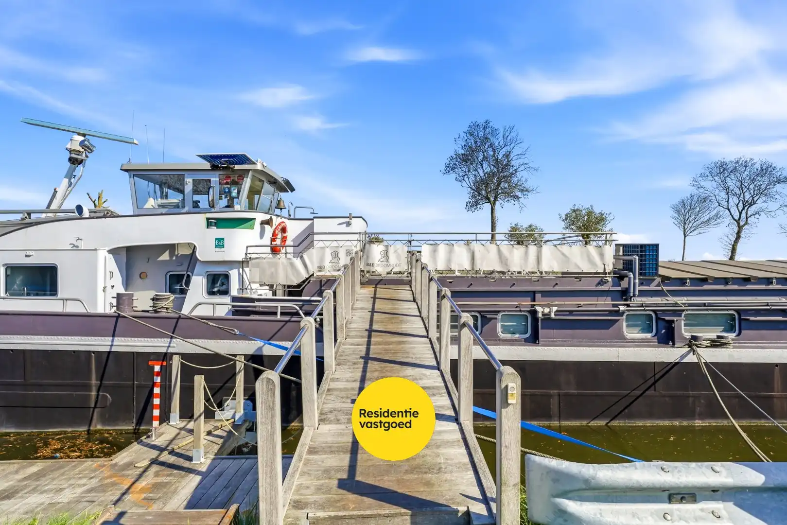 Unieke woonboot met B&B en vergunde ligplaats in Plassendale foto 3