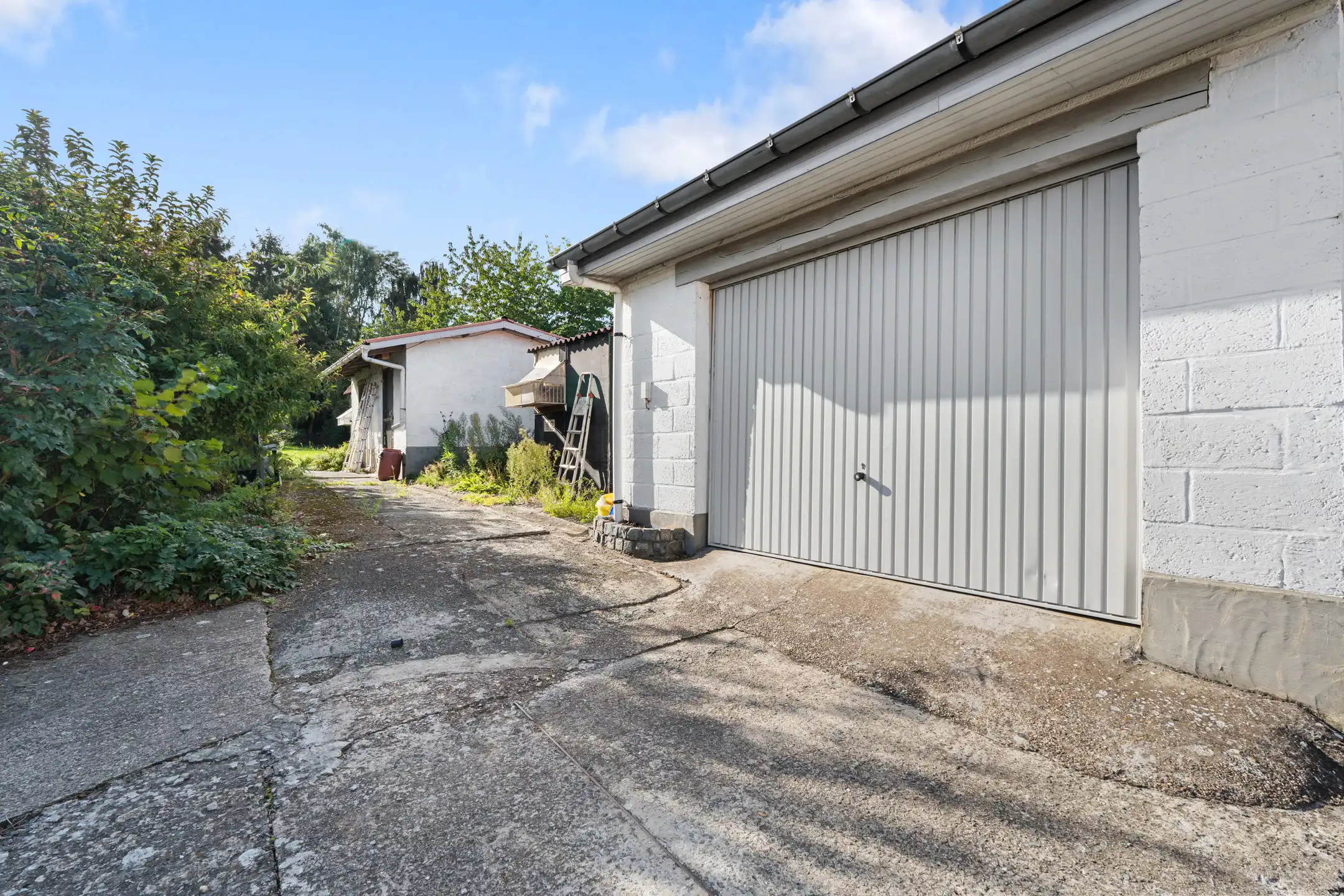 Charmante 3-gevelwoning met garage en tuin foto 30