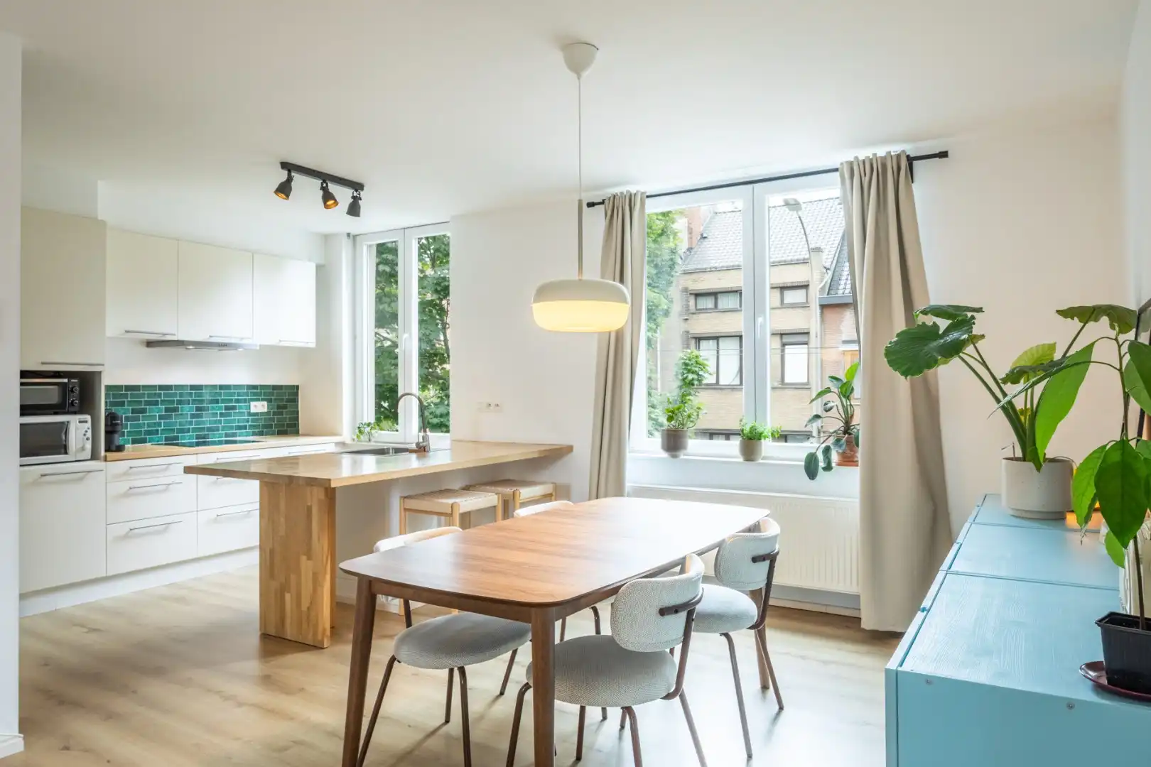 Opportuniteit ..reeds 2 gerenoveerde appartementen en in TOP staat!! foto 7