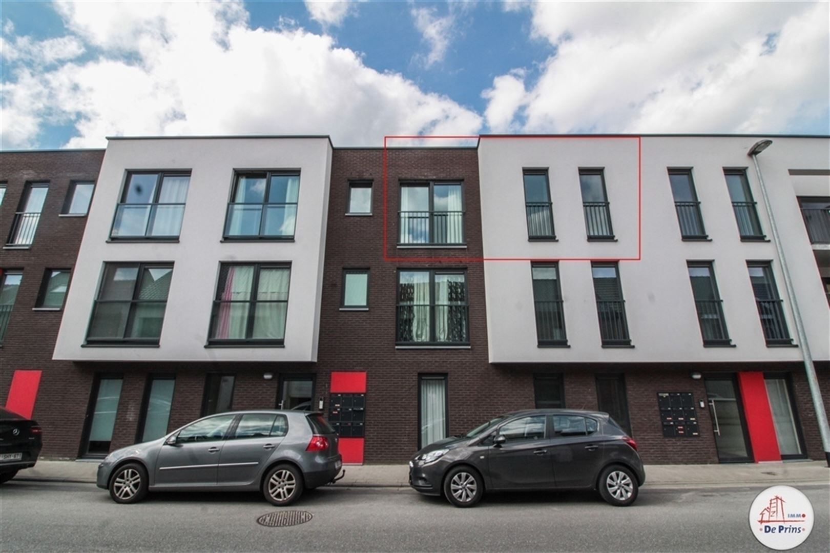 Instapklaar appartement met ondergrondse garage vlakbij stadscentrum foto {{pictureIndex}}