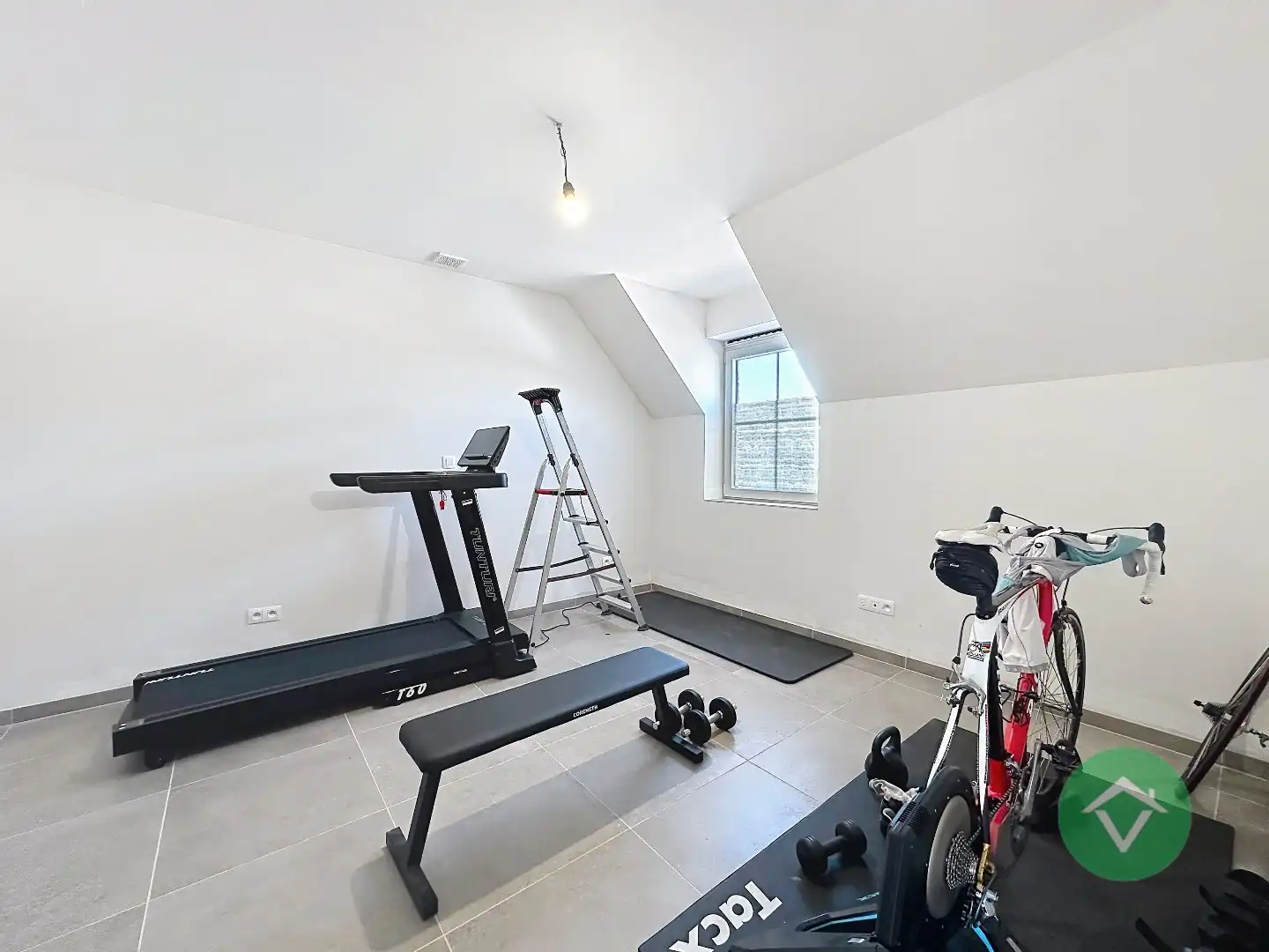 Moderne nieuwbouw tussenwoning met drie slaapkamers en garage in Moere foto 17