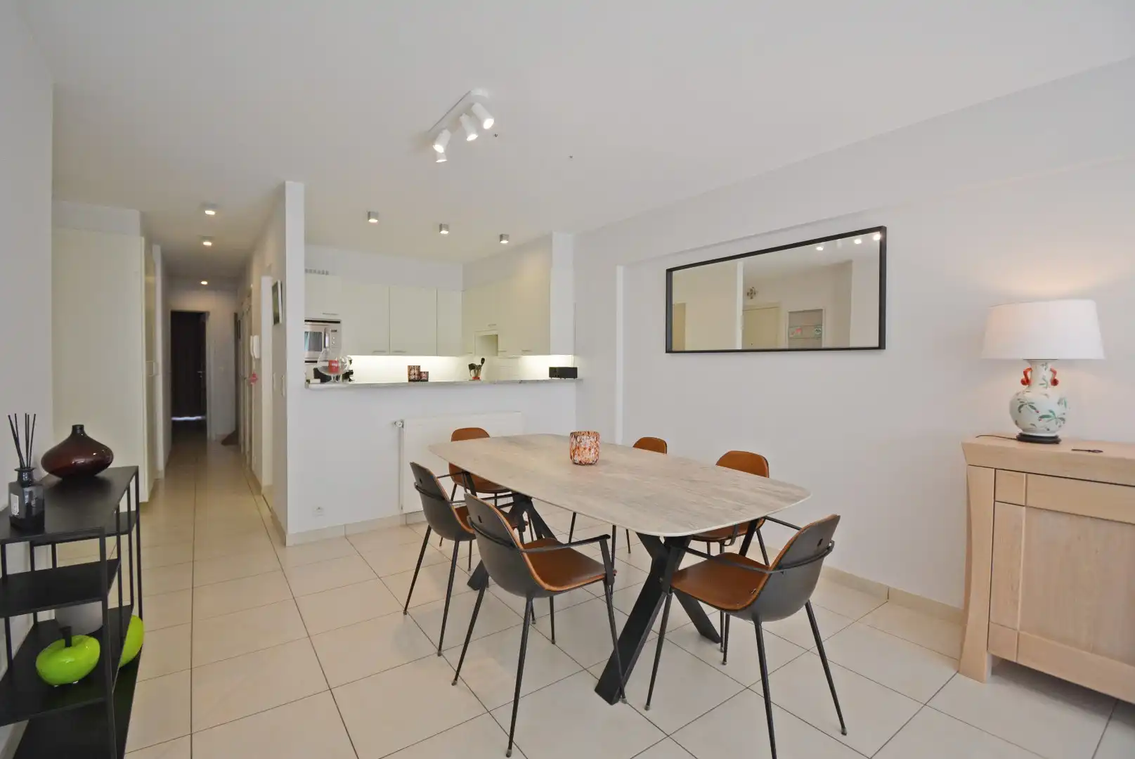 Ruim en lichtrijk appartement met 2 slaapkamers vlakbij het Rubensplein. foto 3