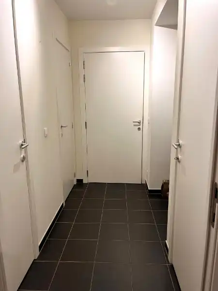 Lichtrijk twee slaapkamer appartement met autostaanplaats foto 11