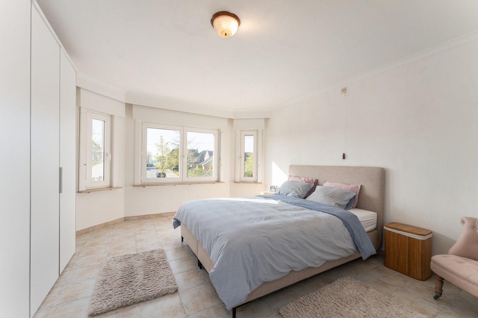 Instapklare woning met 3 slaapkamers, garage en diepe tuin op 449 m² foto 8