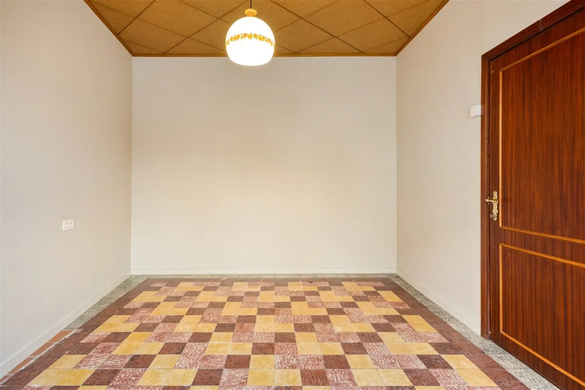 Te renoveren woning met prachtige tuin foto 6