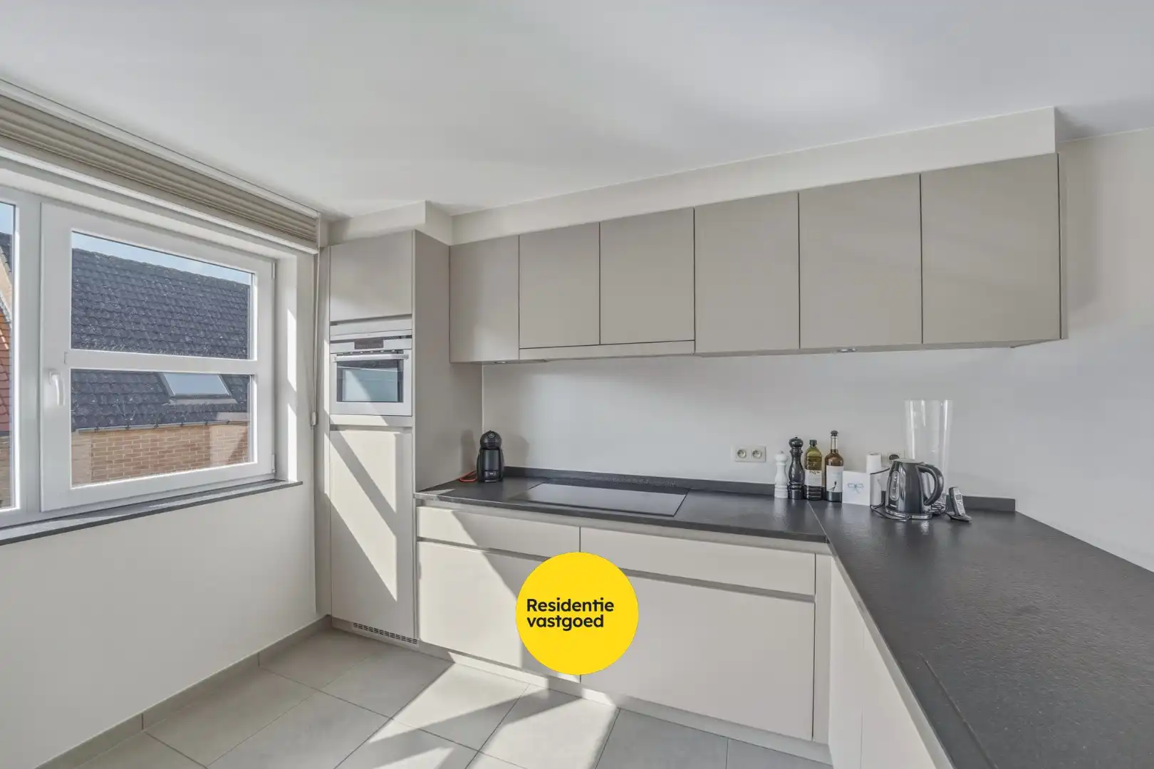 Instapklare recente woning met zeer ruime garage en tuin in Oudenburg foto 11