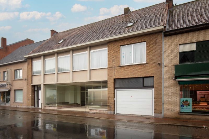 Centrum Kortemark - Handelshuis met ruime woning foto 1