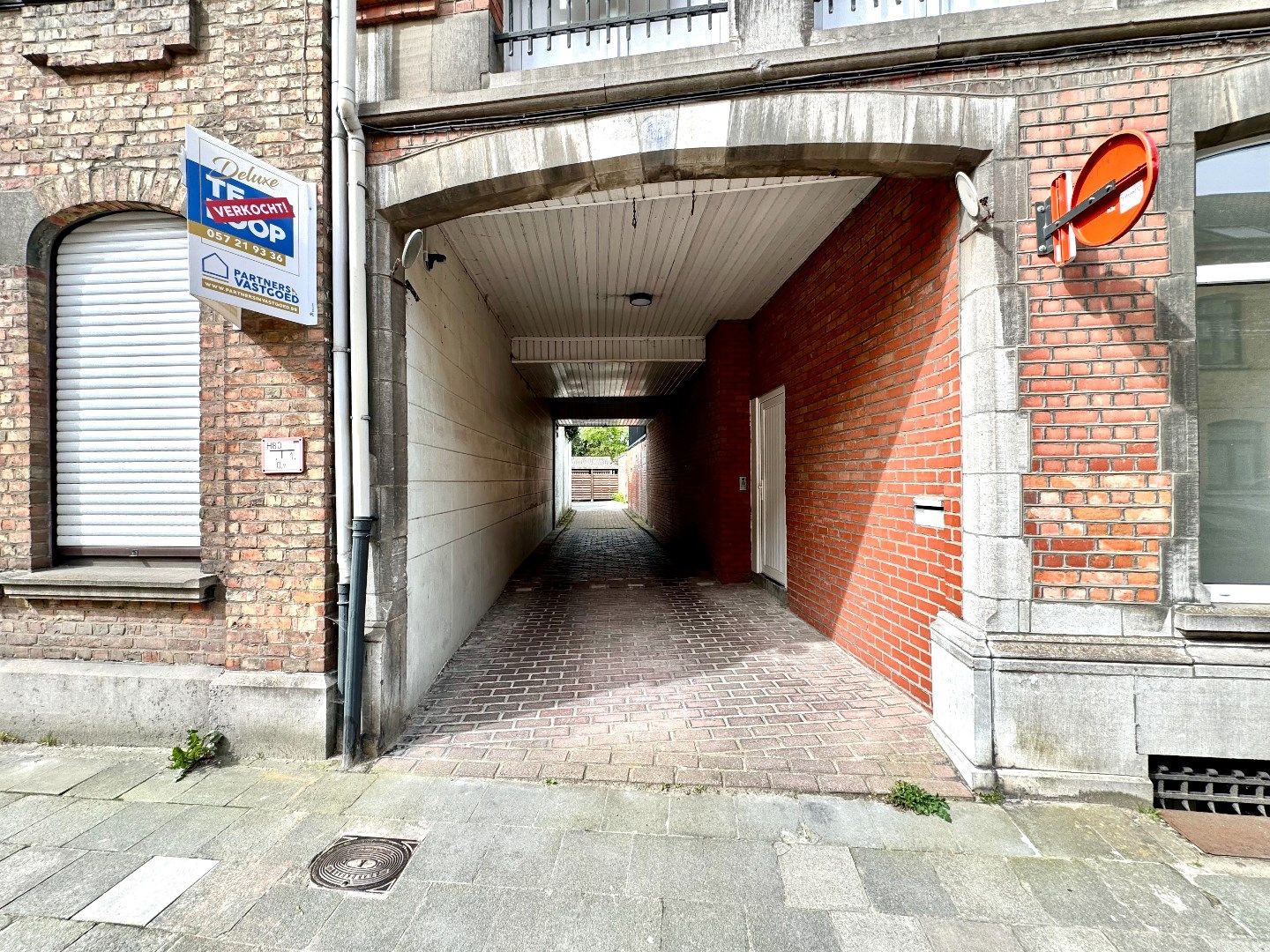 GARAGECOMPLEX IN CENTRUM IEPER (10 GARAGES + 2 CARPORTS) foto 1