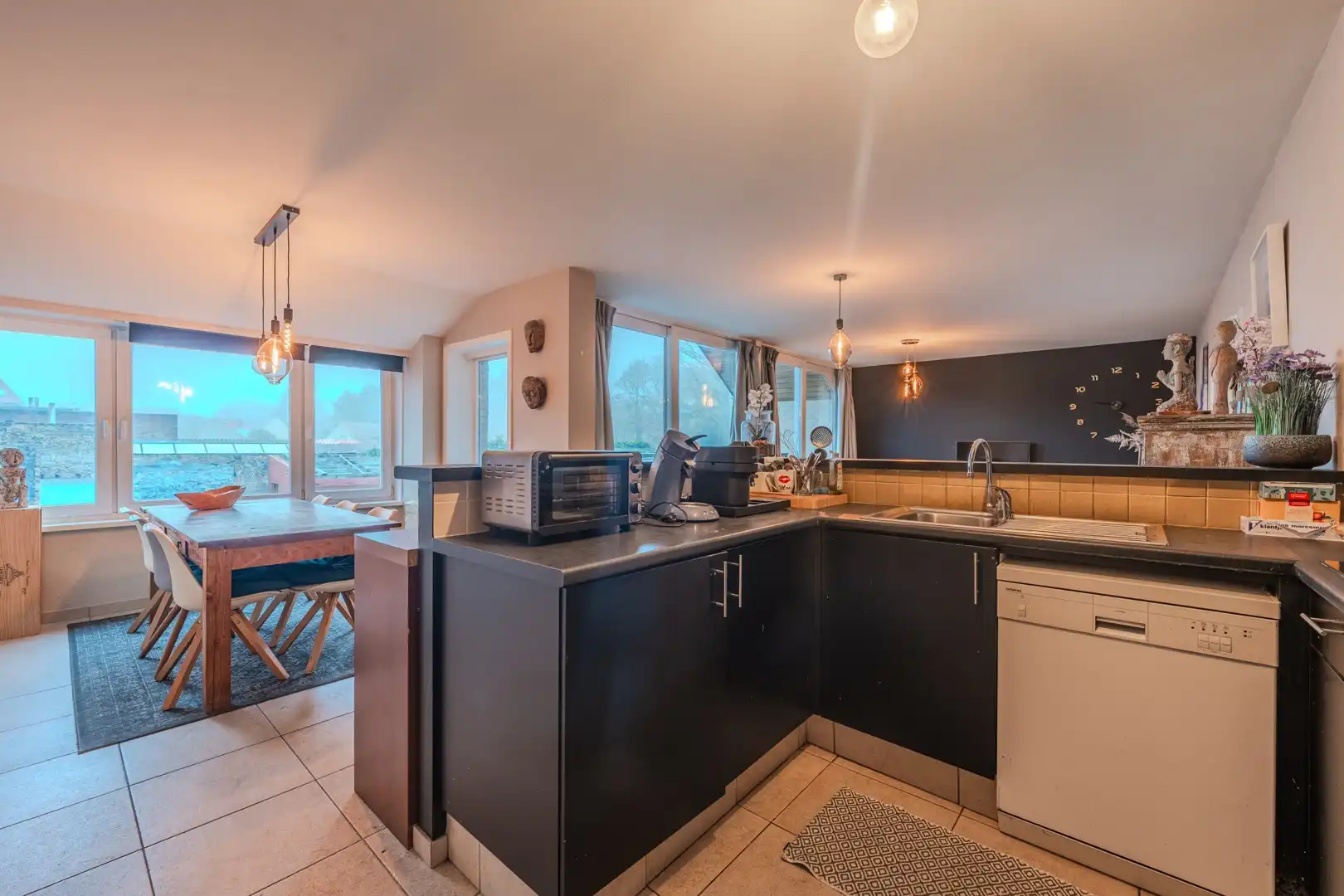 Ruim appartement met 3 slpks + zuid-gericht terras foto 4