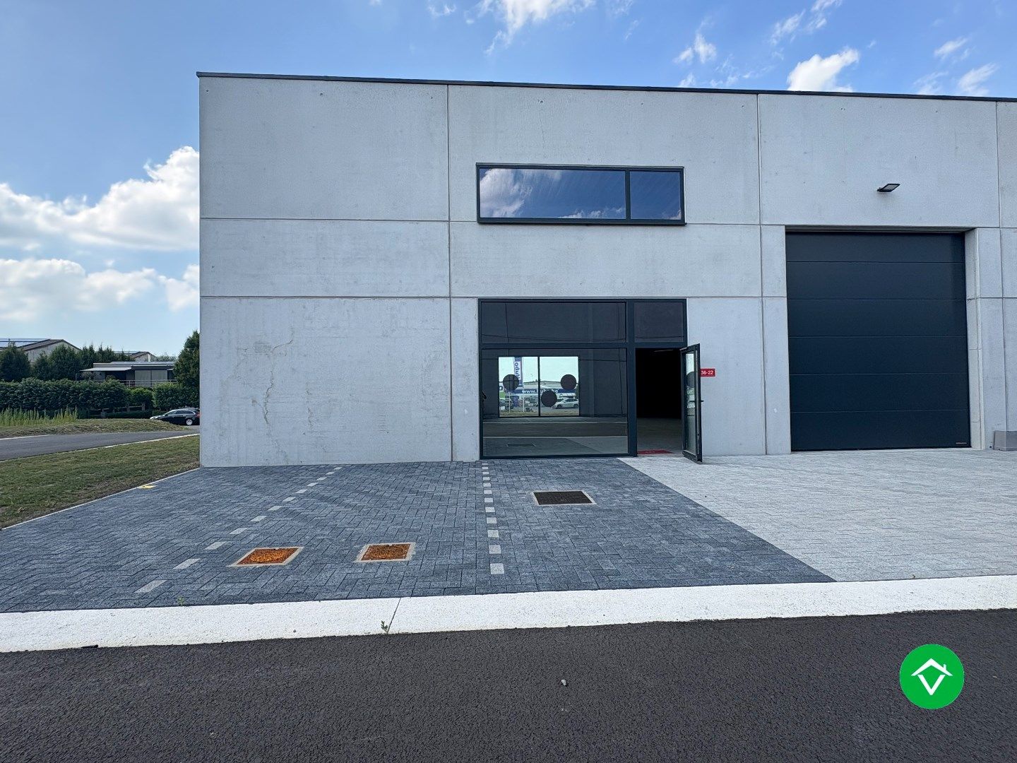 Loods te koop – 229 m² met 3 parkeerplaatsen inbegrepen te Ichtegem foto 4