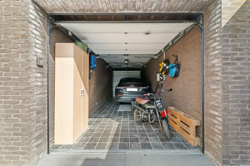 Hooglede – Verrassend ruime tussenwoning met villa-allures op 1.218 m² foto 21