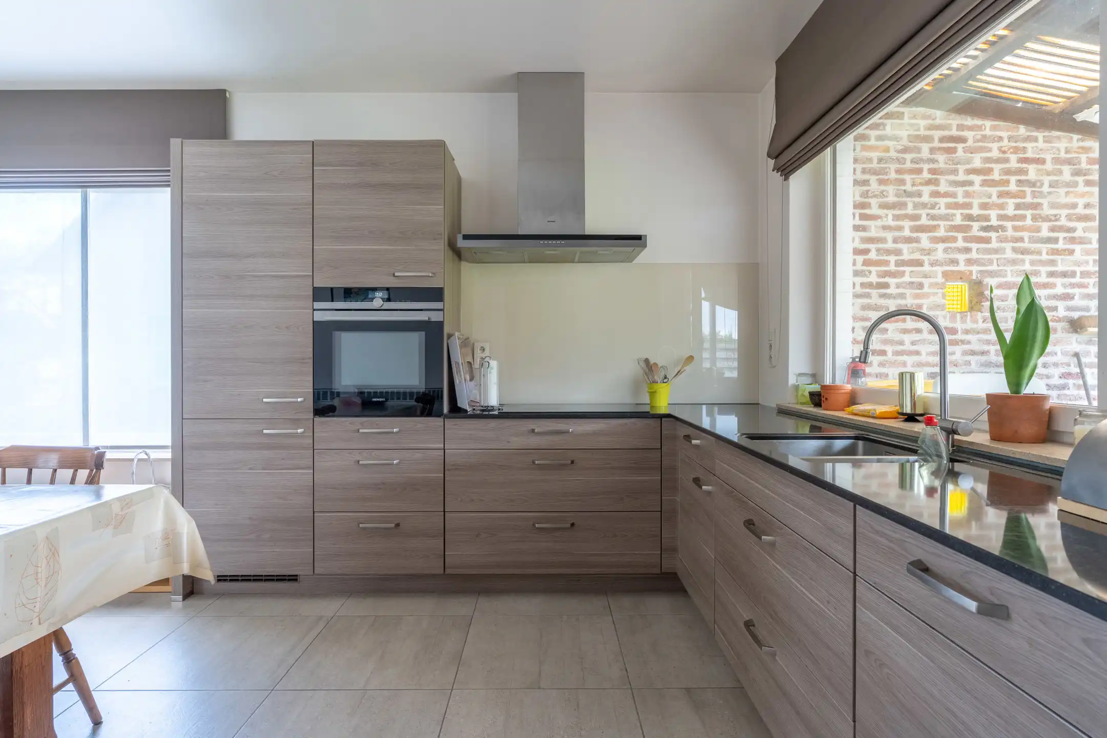 Zeer gunstig gelegen woning met 3 slpks op 647 m² foto 12