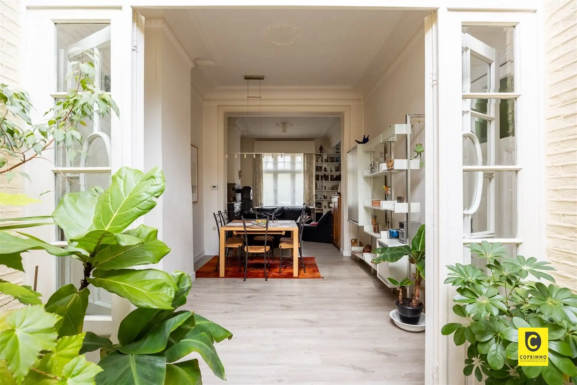 Prachtige herenwoning met 4 à 5 slpks en grote tuin op toplocatie! foto 2