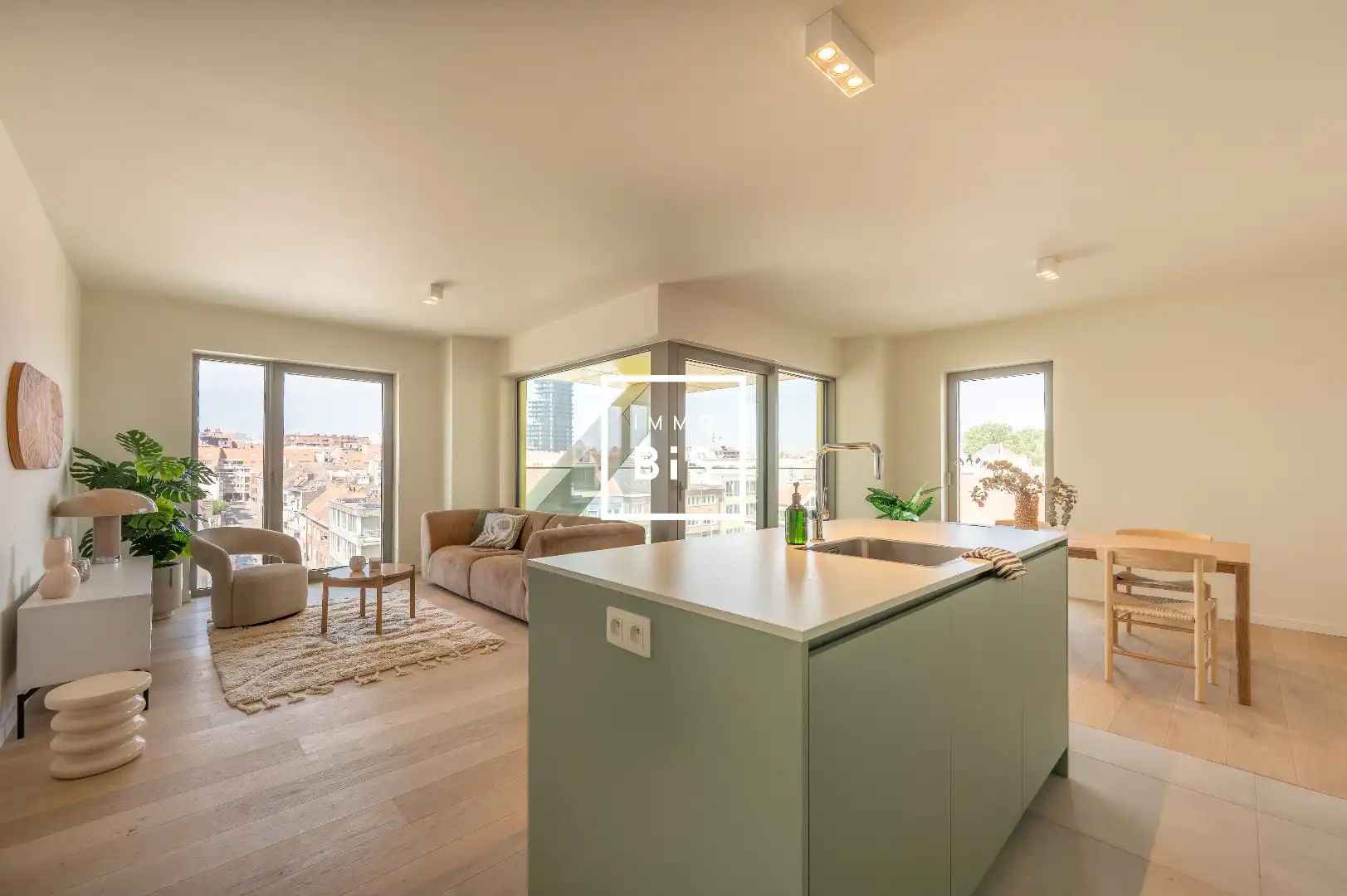 Modelappartement met 3 slaapkamers en ruim terras georiënteerd op het oosten foto {{pictureIndex}}
