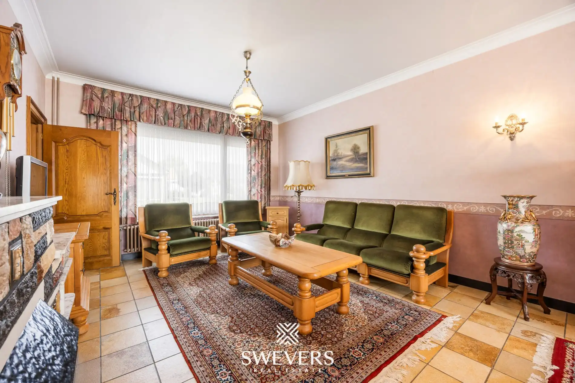 Op te frissen gezinswoning met 4 slaapkamers en veel potentieel foto 8