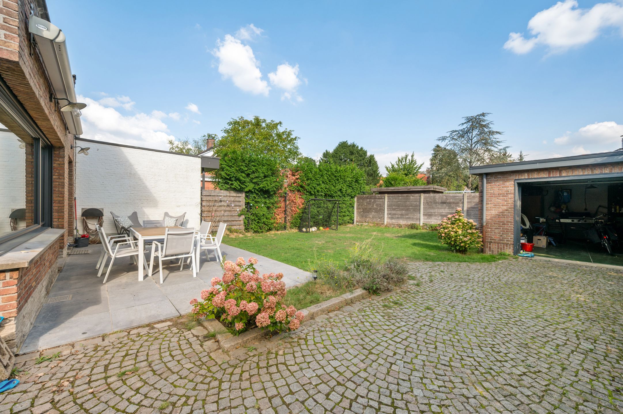 Ruime halfopen bebouwing met 4 slaapkamers en 2 badkamers aan de groene parken van Hoboken.&nbsp; foto 24