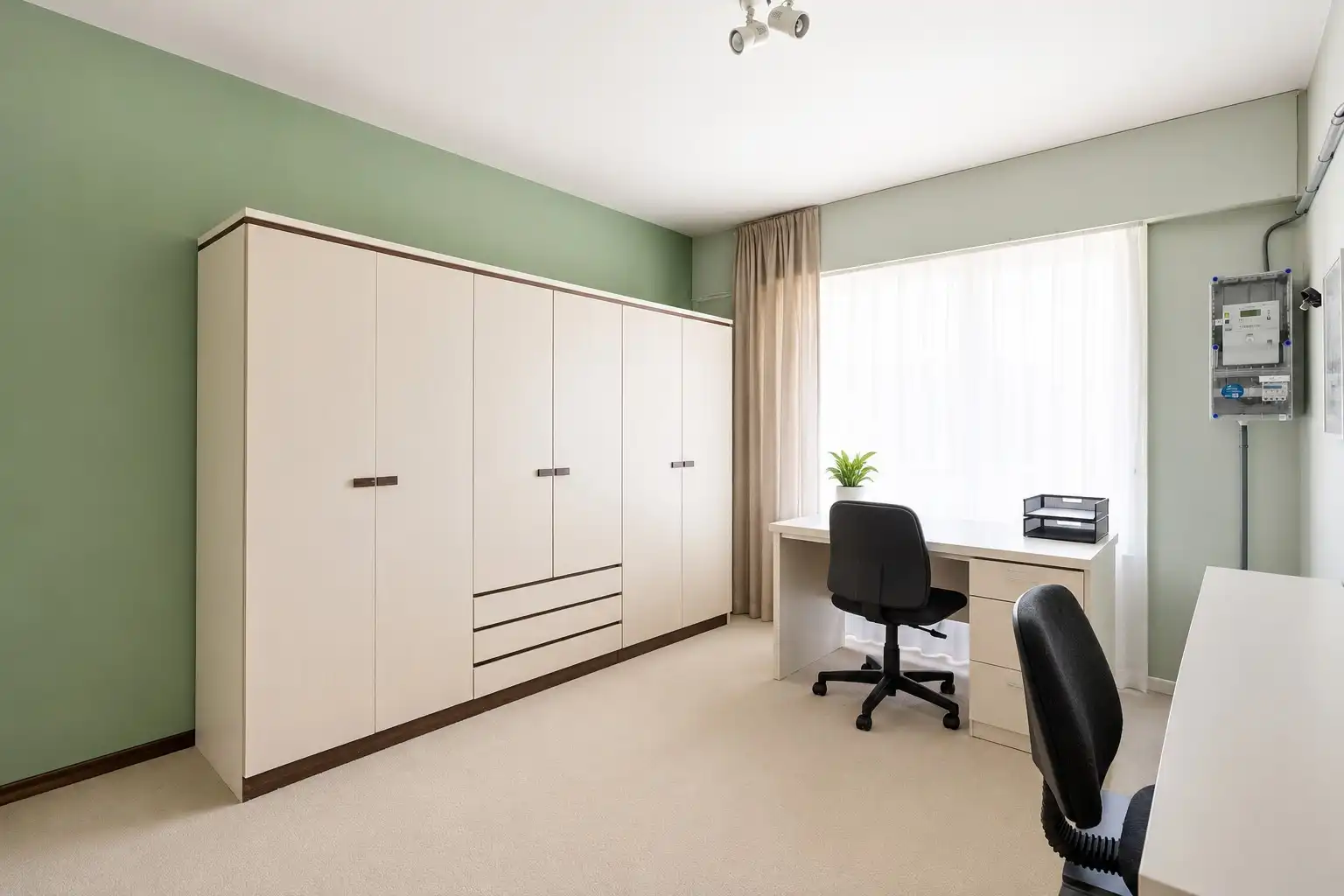 Te renoveren woning op een uitzonderlijk ruim perceel nabij het centrum van Tielt! foto 9