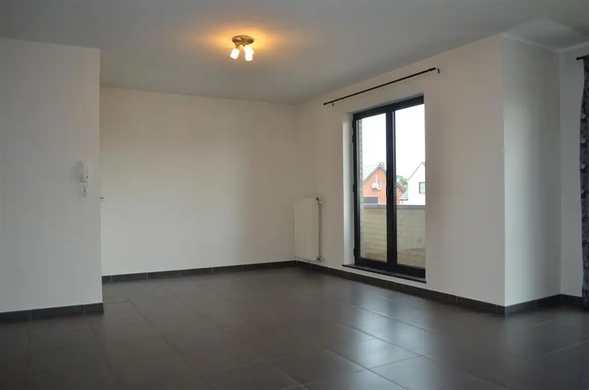 Ruim goed onderhouden appartement met twee slpk's, kelder en autostaanplaats van bouwjaar 2006. foto 4