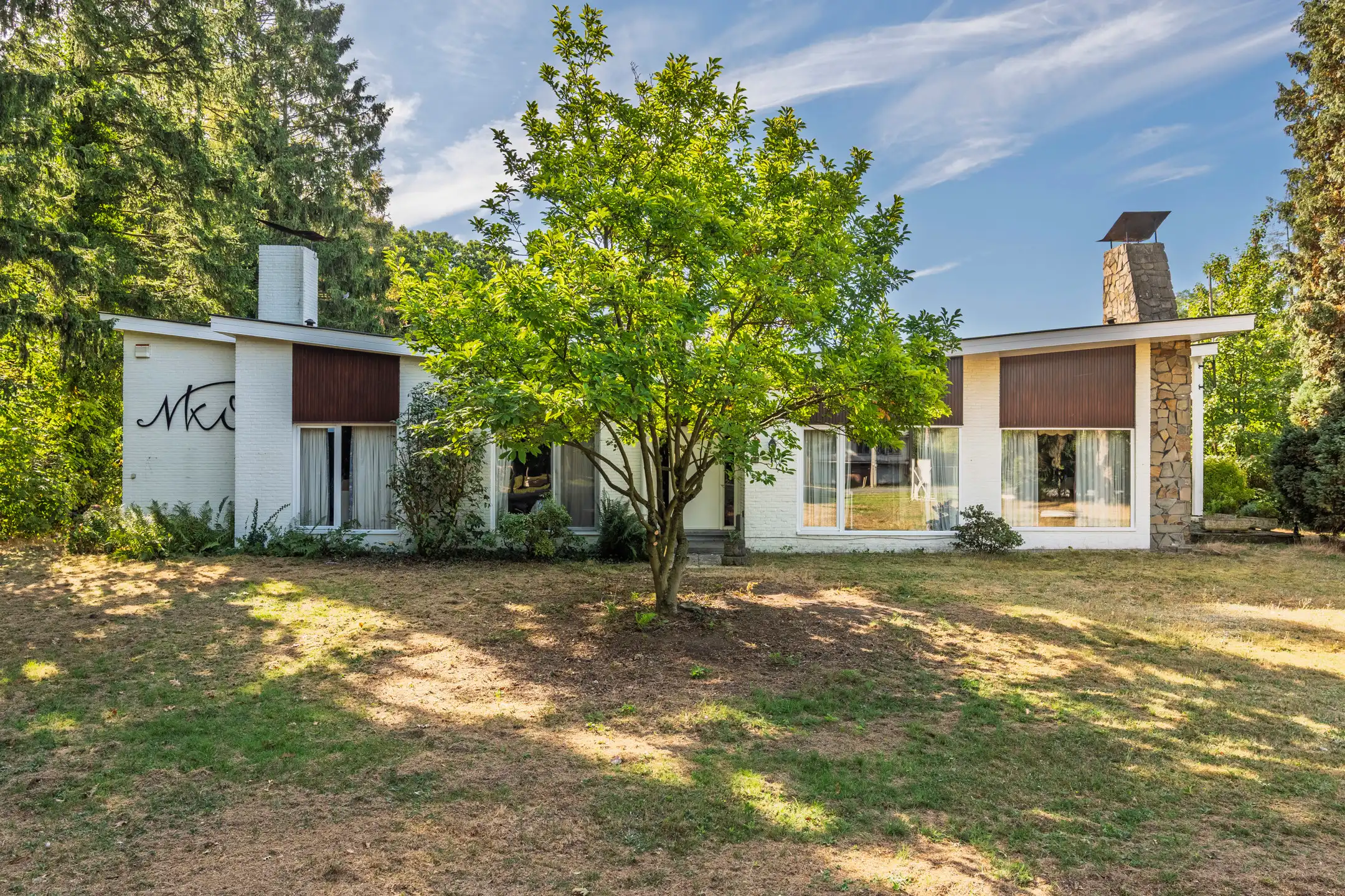 Hoofdfoto van de publicatie: Unieke laagbouwvilla op perceel van 2.461m² te Beerse