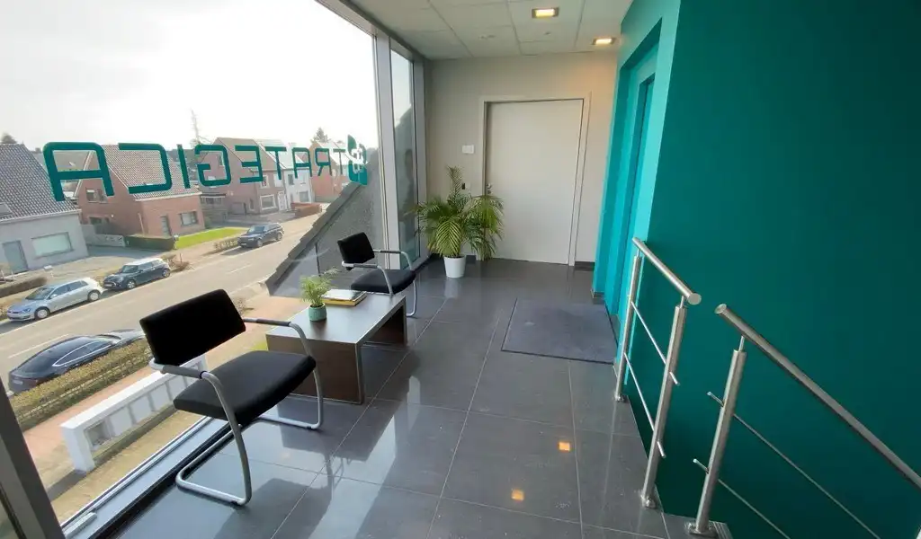 Ingedeelde kantoorruimte te huur in Brugstraat in Aalter foto 2