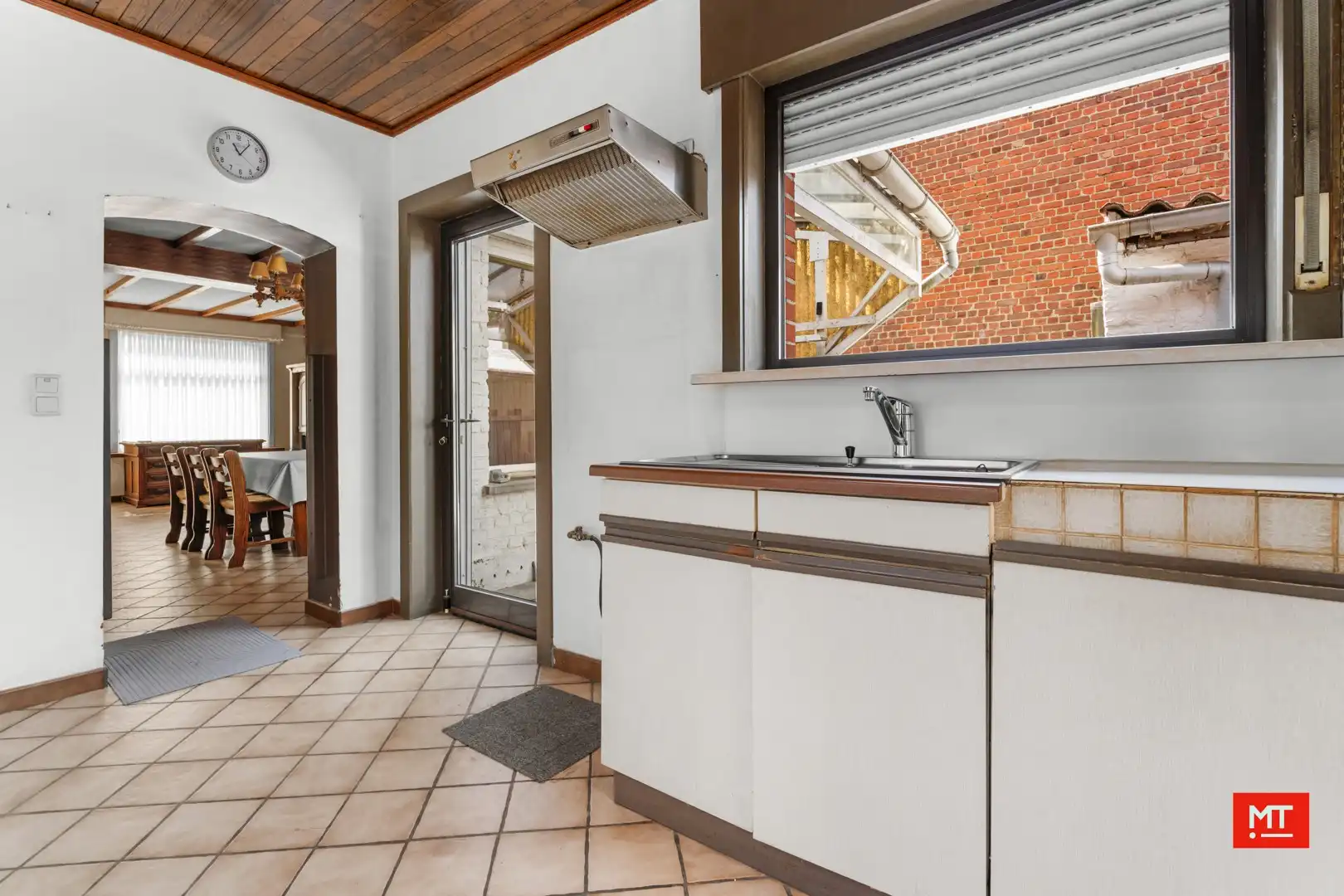 Te renoveren halfopen woning met 3 slaapkamers, Westgerichte tuin en garage op een rustige locatie in Beselare foto 6