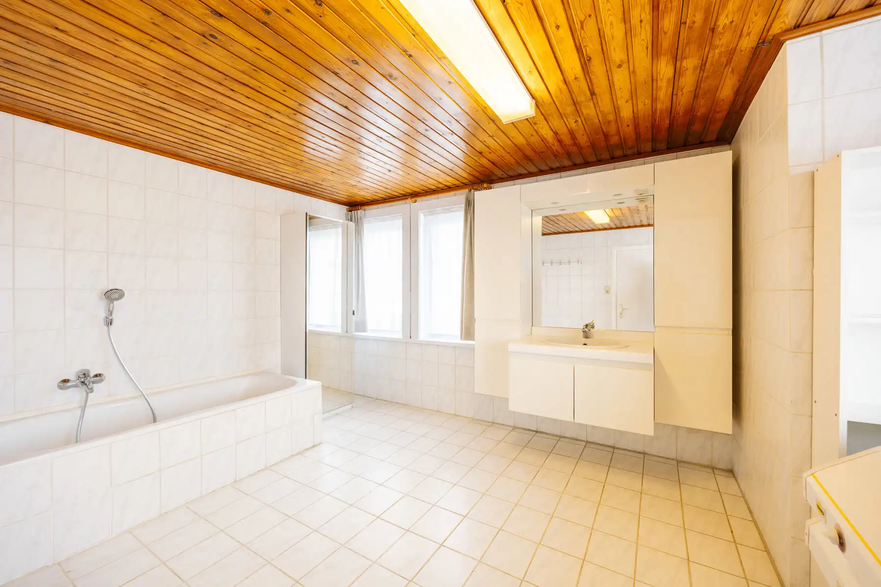 Ruime woonst met tuin, studio en veel parkeermogelijkheid foto 21