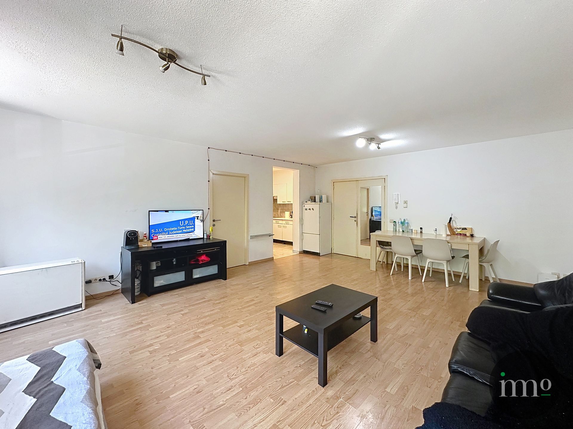 Ruim appartement met terras en 4 slaapkamers in Ukkel! foto 4