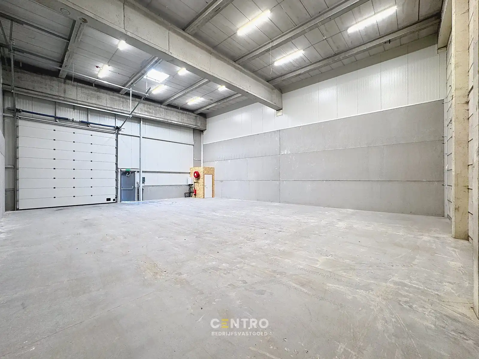 NB KMO-UNIT (202.46m²) te koop met 2 private parkeerplaatsen voor de deur, elektrische sectionaalpoort en sanitair blok op industriezone "Herdersbrug" te 8000 Brugge foto 2