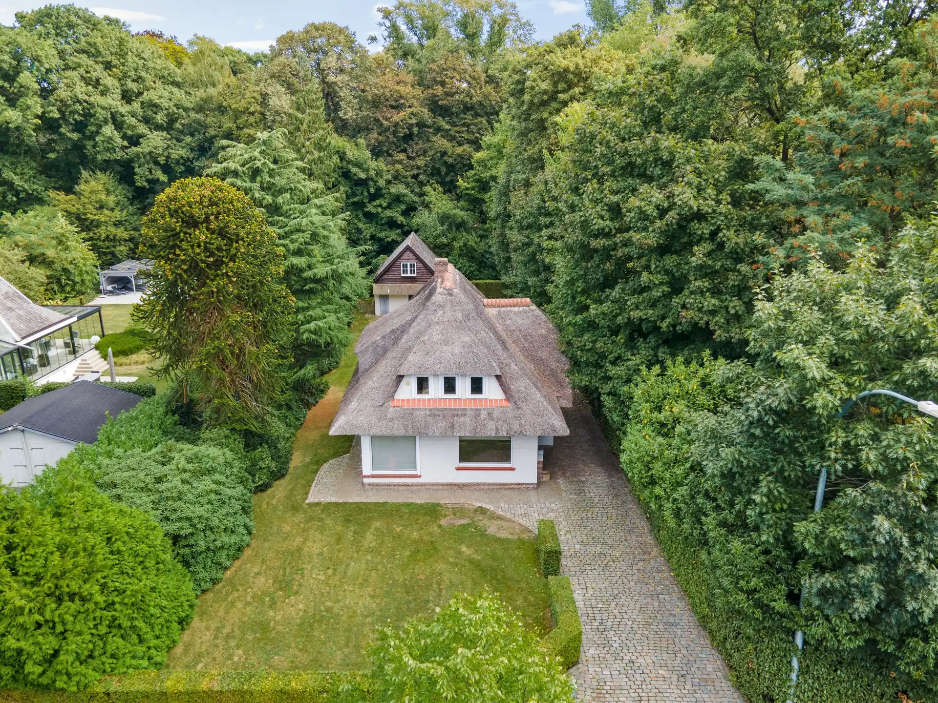 Vrijstaande  charmante villa onder rieten dak op toplocatie in Kapellen foto 23