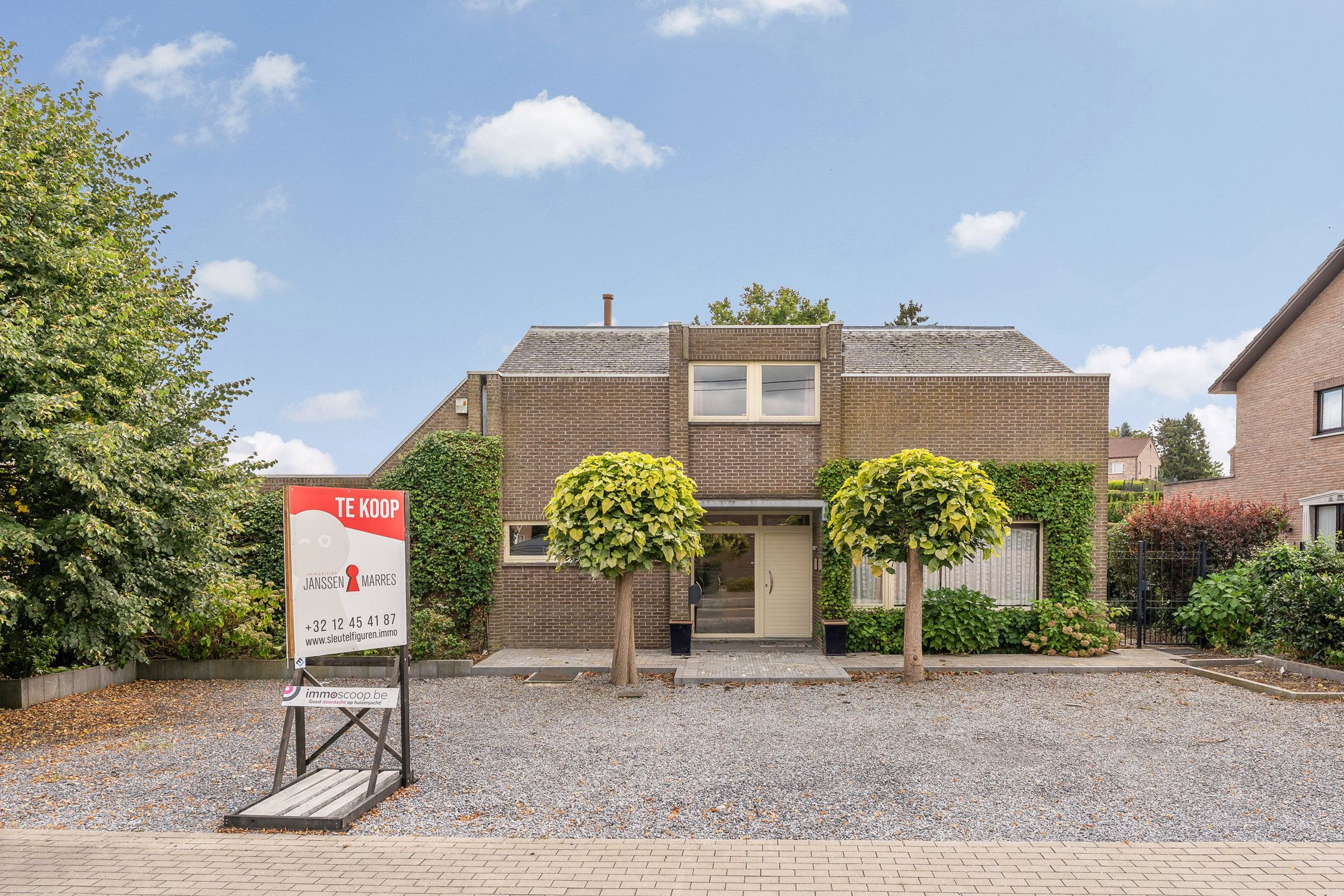 Vrijstaande woning met praktijkruimte te Zichen foto 2