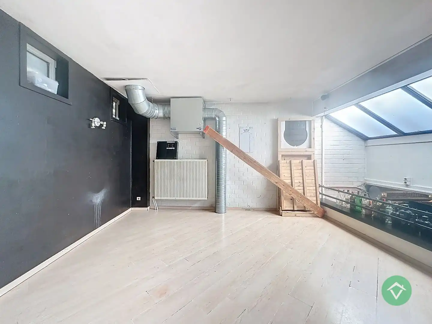 Centraal gelegen handelszaak, met tal van mogelijkheden, op de Markt van Torhout foto 8