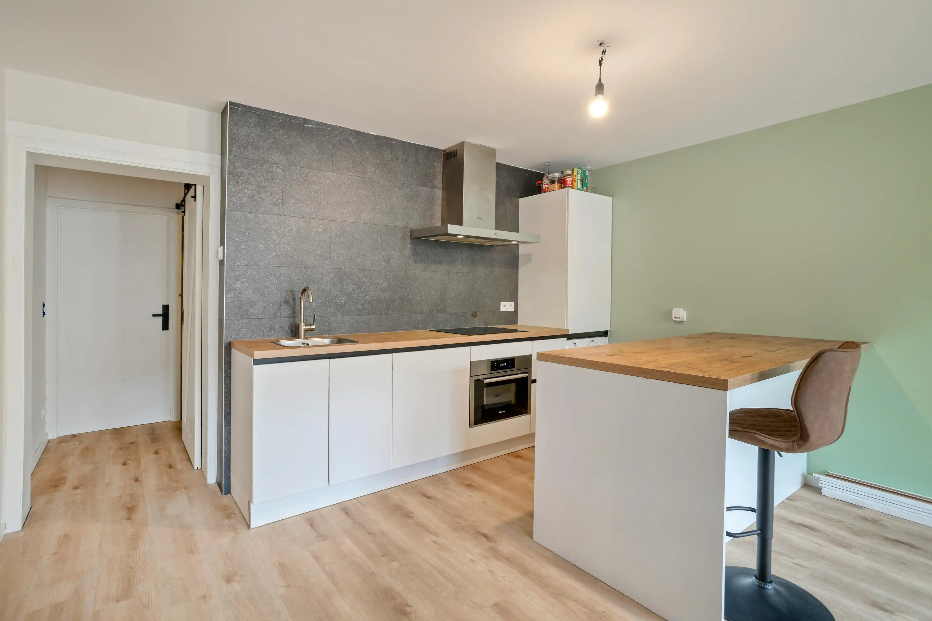 Gezellig appartement met autostaanplaats te koop te Merksem foto 4