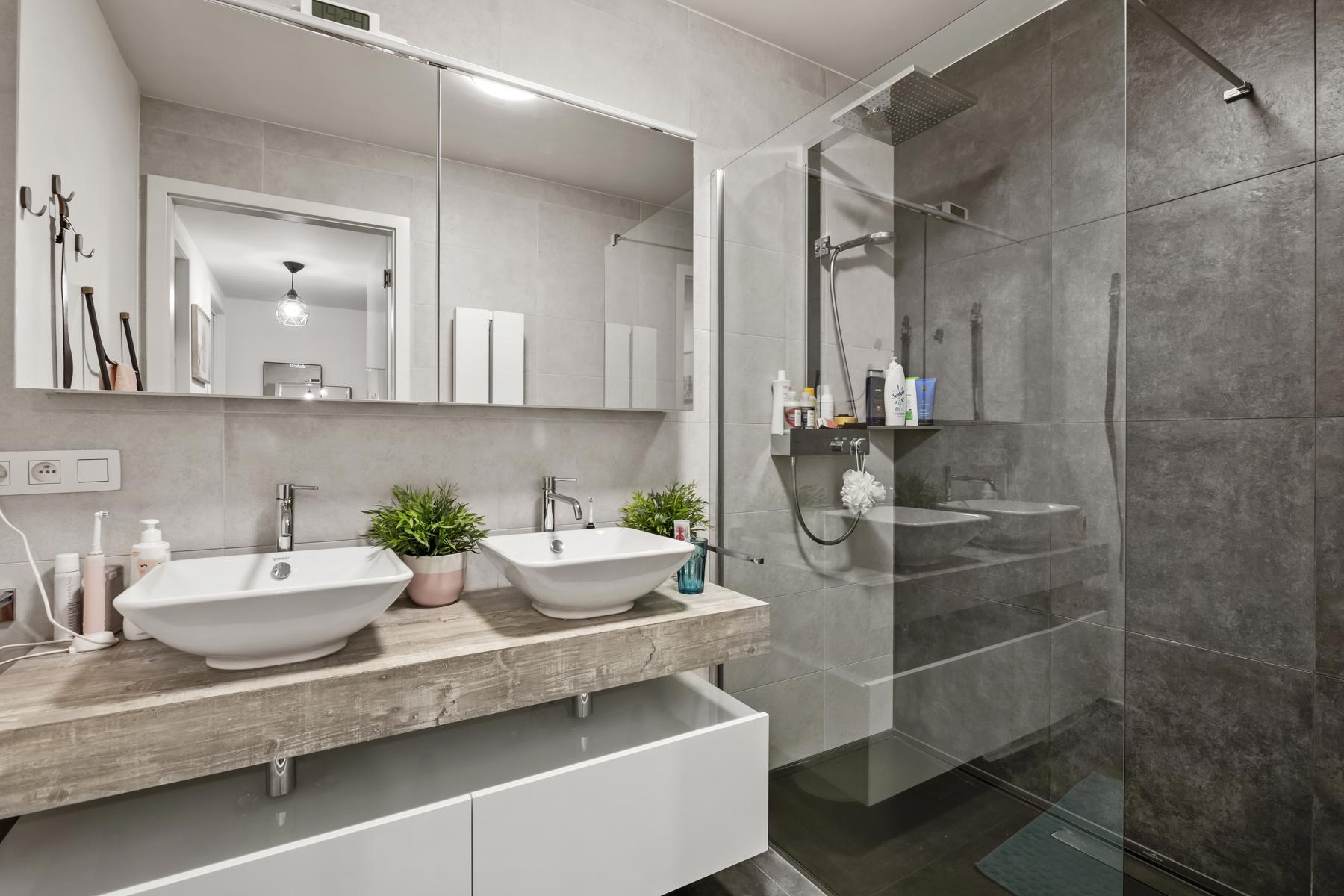 Nieuwbouwappartement 1ste verd met 2 autostaanplaatsen foto 9