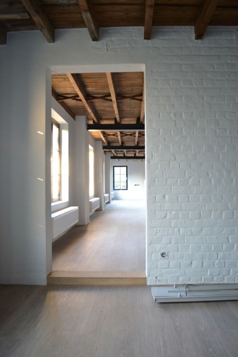 Kantoorruimte met veel lichtinval in een gerenoveerd authentiek pand foto 5
