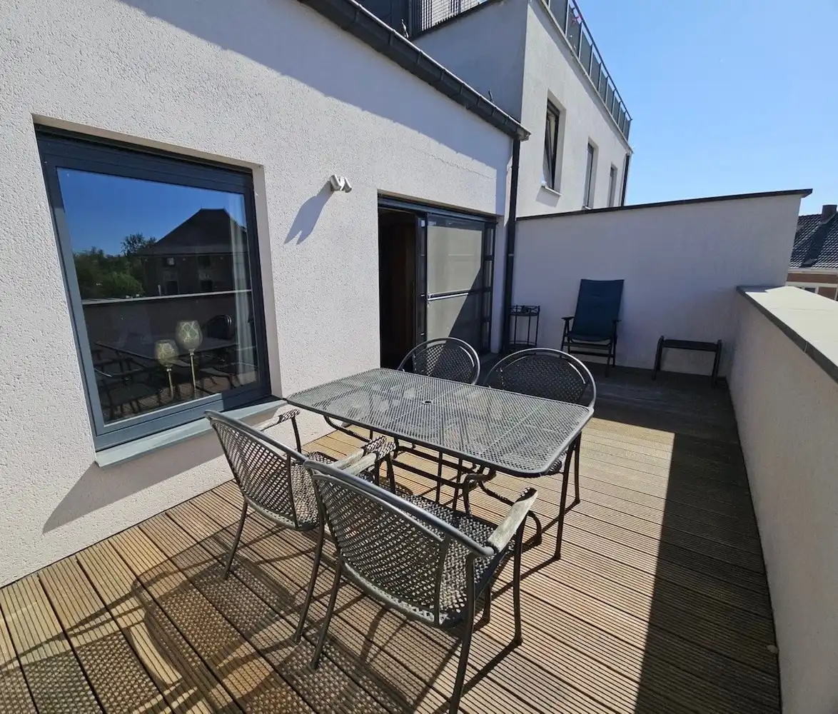 Zeer ruim appartement met terras + garage foto 6