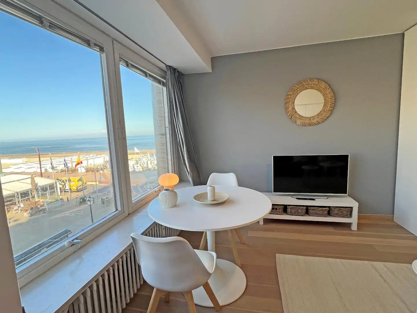 Studio met zijdelings zeezicht centraal gelegen op het Vanbunnenplein foto 2