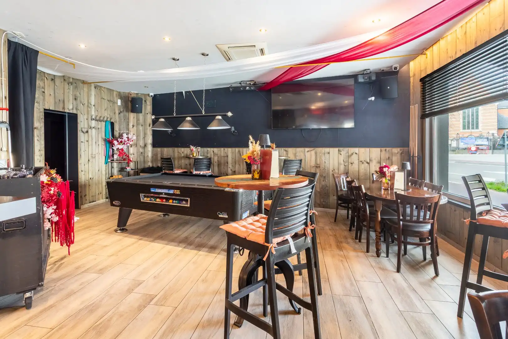 Opbrengsteigendom met horeca op topligging – Cogelsplein Deurne foto 5