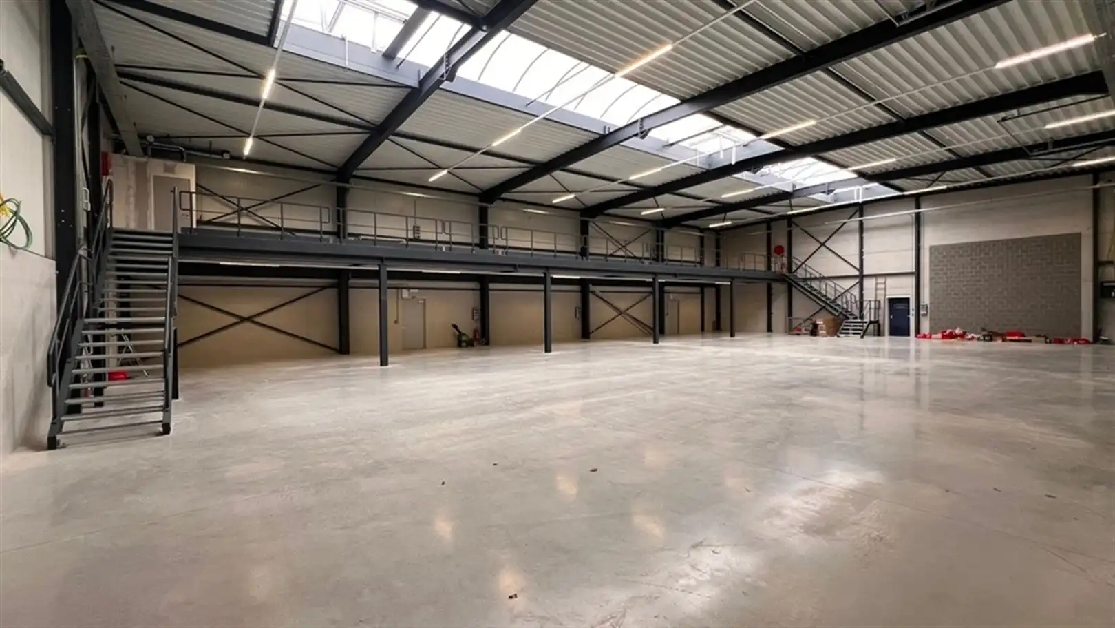 Te Huur Magazijn met mezzanine en inpanding kantoor te Beerse foto 8