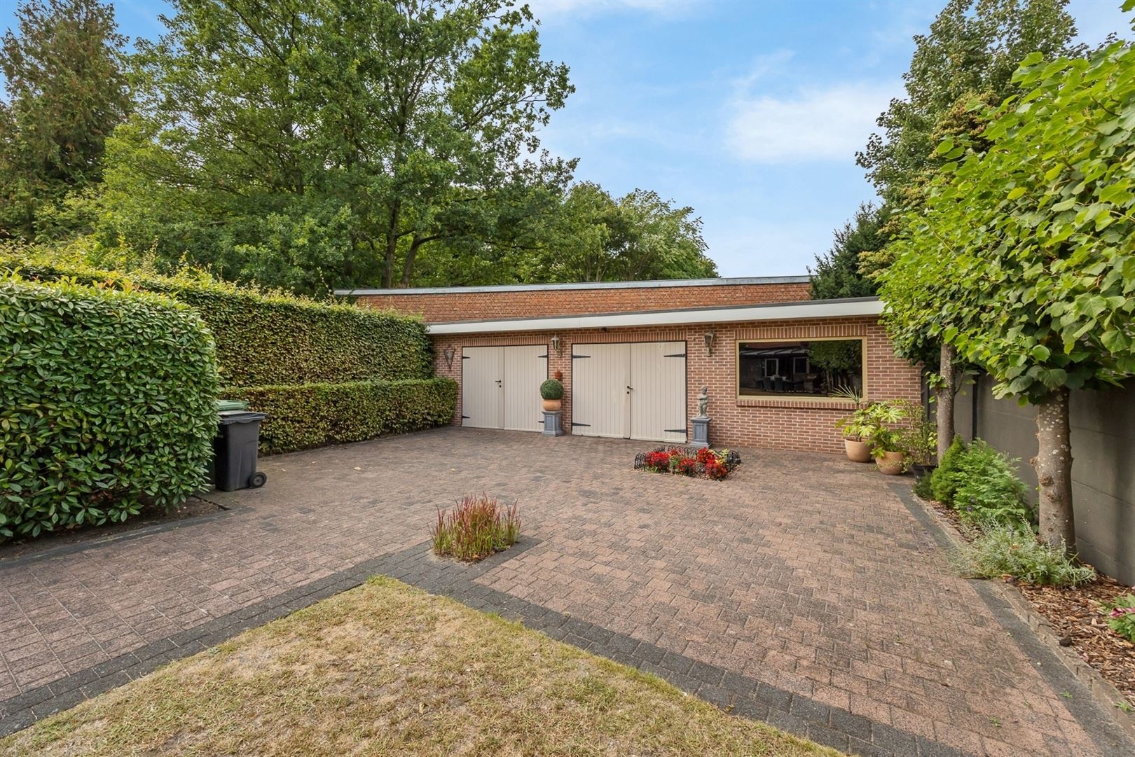 Halfopen bebouwing gelegen nabij centrum Brasschaat  foto 12