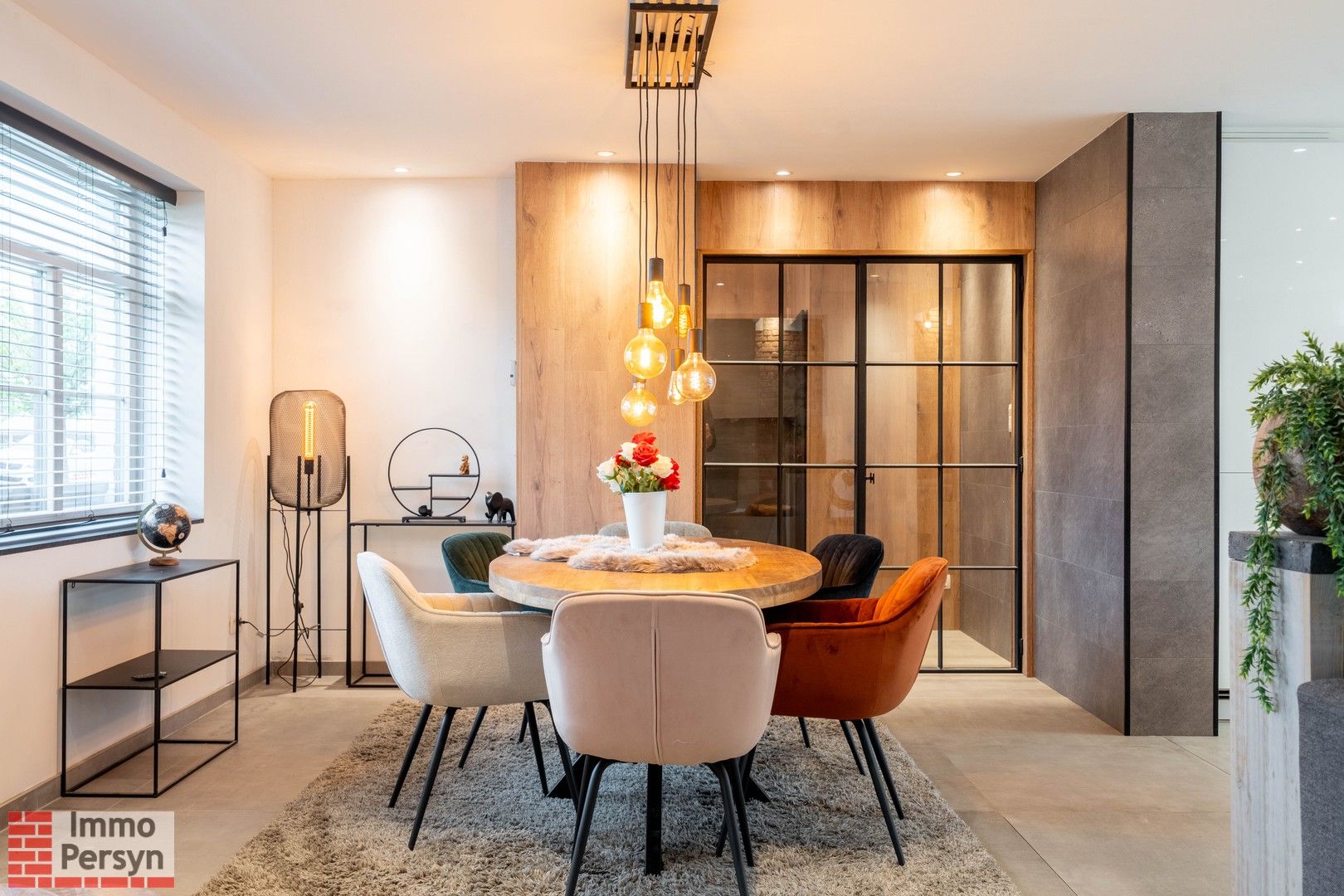 Luxueuze, ruime 4-slaapkamer woning. Twee badkamers. Gelijkvloers wonen. foto 6