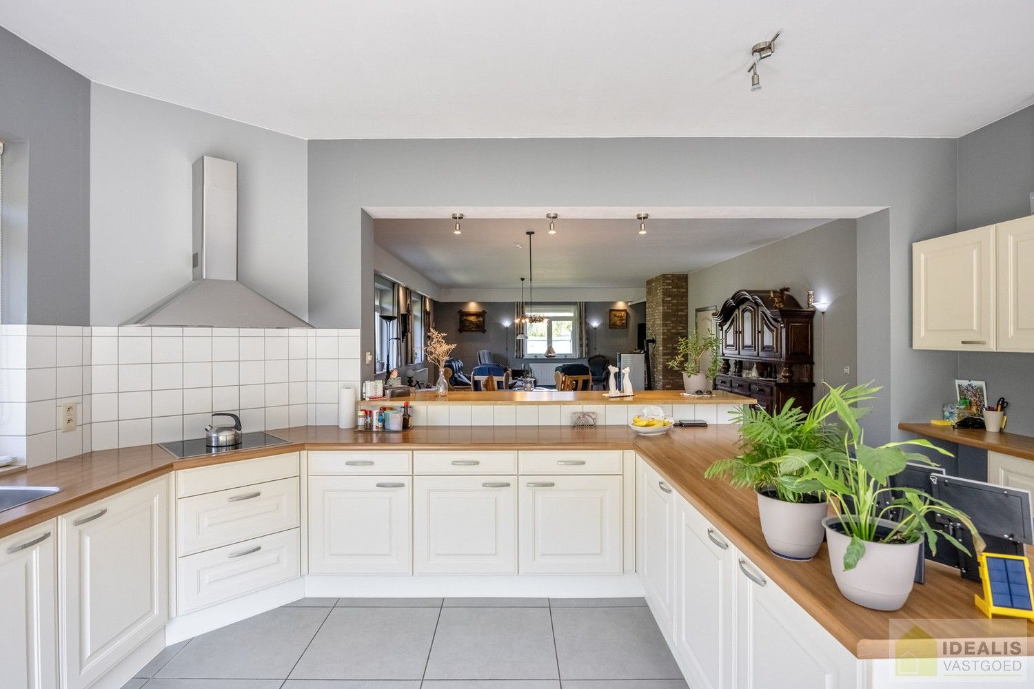 ZEER RUIM OPGEZETTE (360m²!) EN KNAP AFGEWERKTE EENGEZINSWONING OP RUSTIGE LOCATIE MET MAAR LIEFST 8!! SLAAPKAMERS foto 17