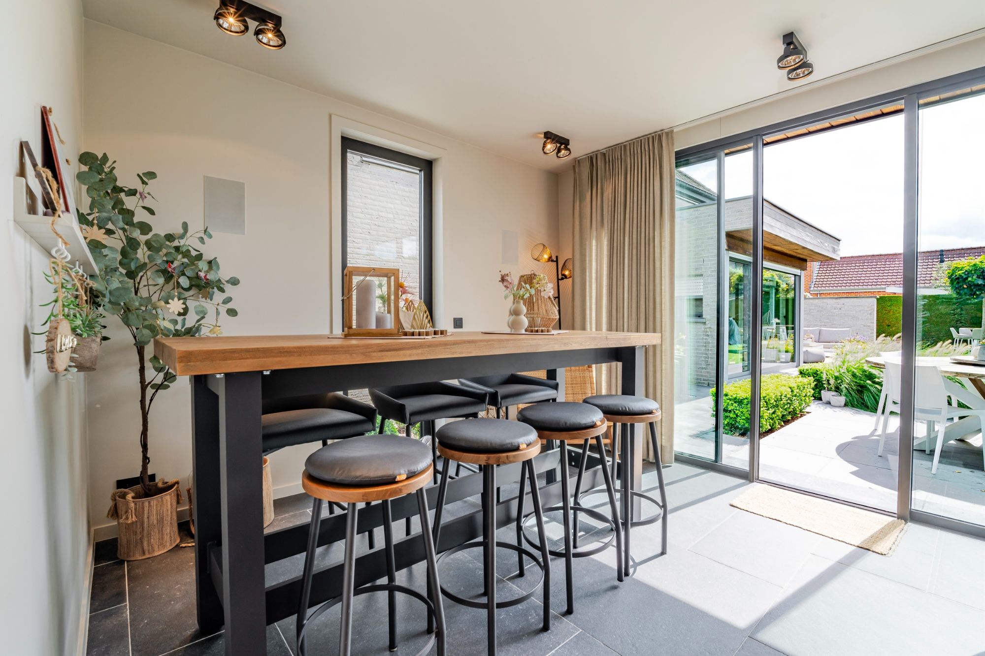 BEZOEKMOMENT ZATERDAG 30/08 VAN 11U TOT 13U | Eigentijdse high end villa met tuin, ruim terras & dubbele garage foto 27